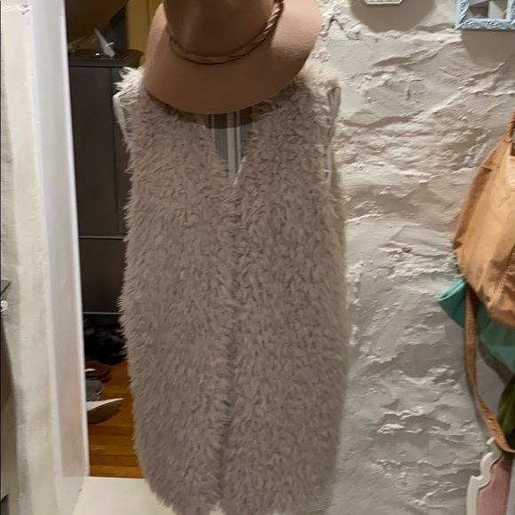 Gorgeous Faux fur vest 💥💥💥 - Picture 3 of 3